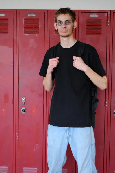 Student standing in front of lockers — Stock Photo, Image