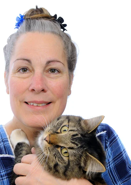 Kvinna som håller katt — Stockfoto