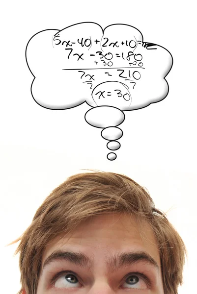 スマート若い男性白白人の学生 複雑な代数の数学の問題を解決する権利を彼の頭の中で — ストック写真