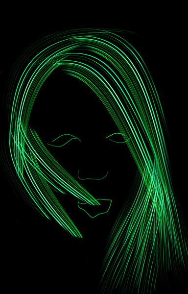 Стиль волос на абстрактной голове. Вы можете видеть контуры ее глаз, губ и носа. Все мрачно зеленое
