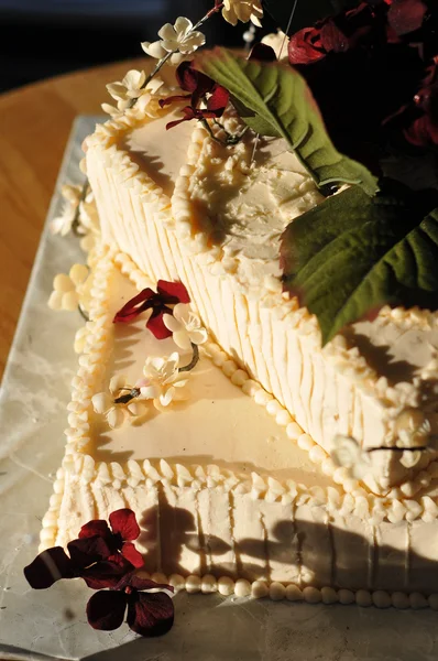 Gâteau Mariage Blanc Avec Pédales Rouges Coucher Soleil — Photo