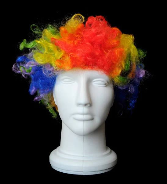 Клоунский парик на голове манекена — стоковое фото