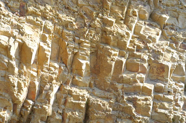 一大堆矮胖砂岩石头悬崖上创建粗糙纹理与包括的影子 — 图库照片
