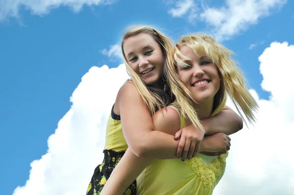 Two Beautiful Attractive Happy Carefree Blond Teenage Girls Giving Each — Stock Photo, Image
