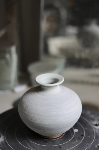 Vários Potes Arte Raku Dentro Uma Loja Cerâmica — Fotografia de Stock