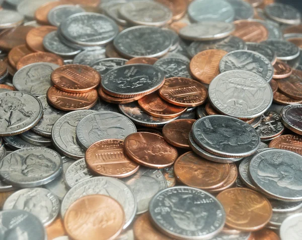 Hromada mincí a změna — Stock fotografie