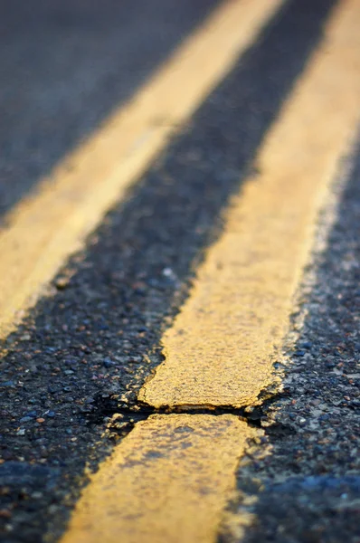 Crack Double Yellow Lined Road Shallow Depth Field — Stock Photo, Image