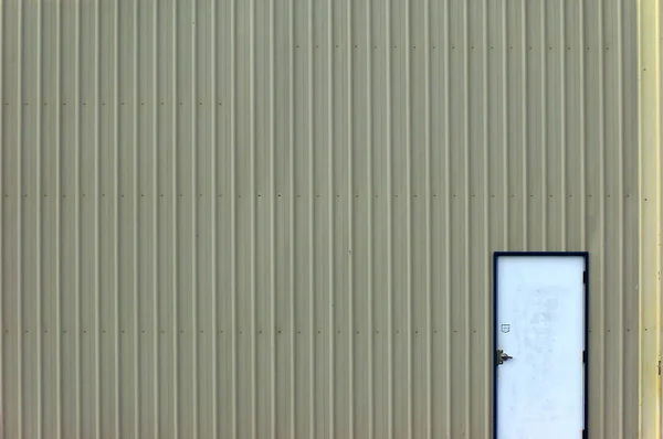 Eine Metalltür Die Ein Großes Garagengebäude Aus Metall Führt — Stockfoto