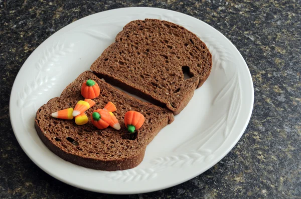 Unhealthy Halloween Snack Candycorn Bread Sandwich — Stock Photo, Image