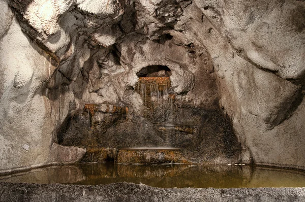 地下の洞窟滝 — ストック写真