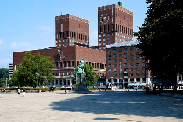 Monumentale Das Rathaus Von Oslo Norwegen Imagen de stock