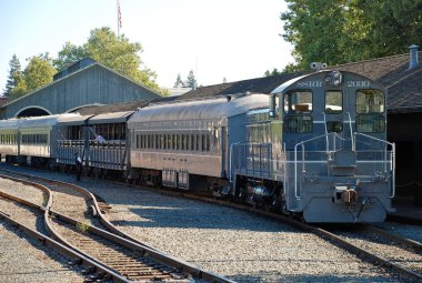 Zug im Bahnhof von Old Sacramento, Kalifornien, USA clipart