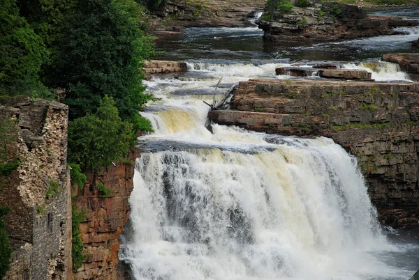 Wasserfall em "Ausable Chasm" - EUA — Fotografia de Stock