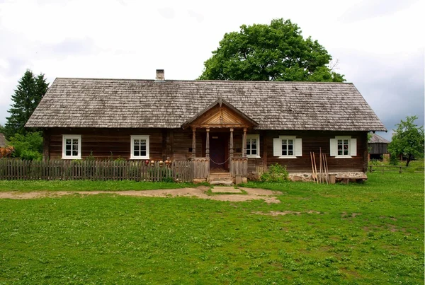 Velha Casa Rural Tradicional Lituana — Fotografia de Stock