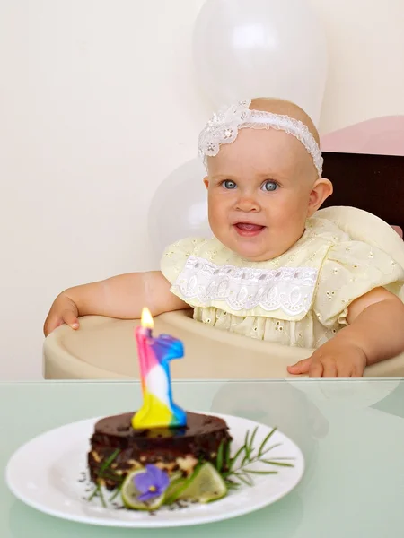 Weinig Meisje Vieren Eerste Verjaardag — Stockfoto