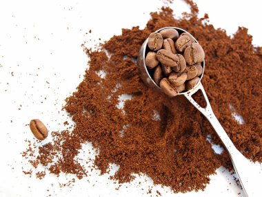 Ground coffee and coffee beans clipart