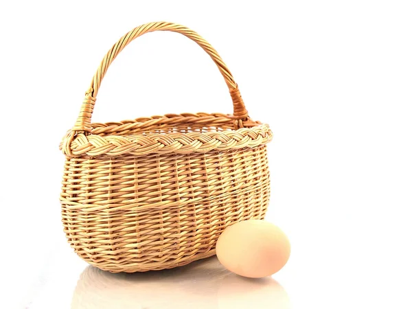 Kosarat és a tojás — Stock Fotó