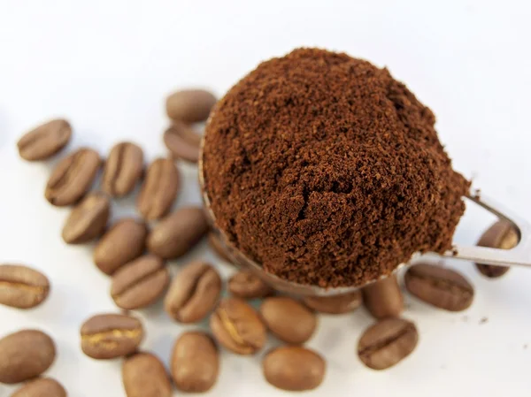Café molido y granos de café — Foto de Stock