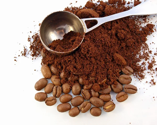 Ground coffee and coffee beans — Stock Photo, Image