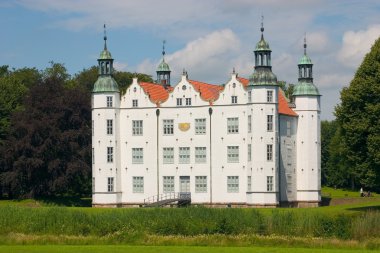 Schloss Ahrensburg 2 clipart