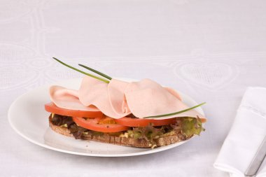 Mischbrot belegt mit Mortadella und clipart