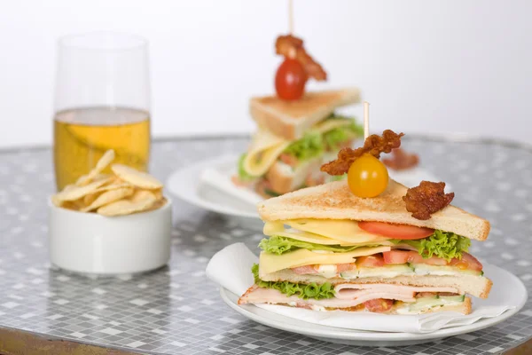 stock image Clubsandwich mit Tomaten, Putenbrust und Salat