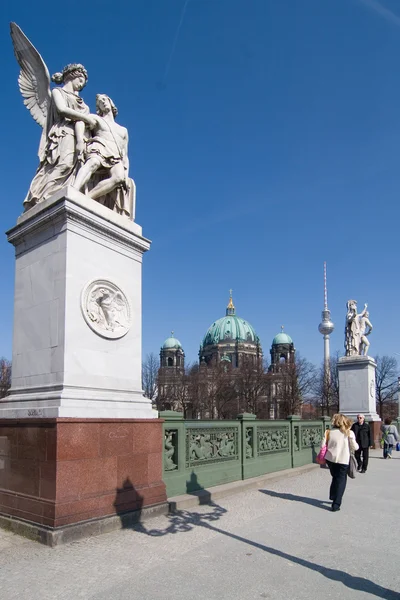 ベルリン大聖堂と天使 — ストック写真