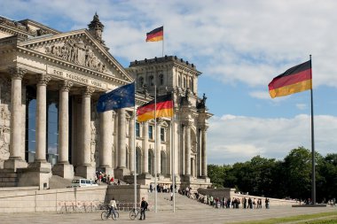 Reichstag von der Seite clipart