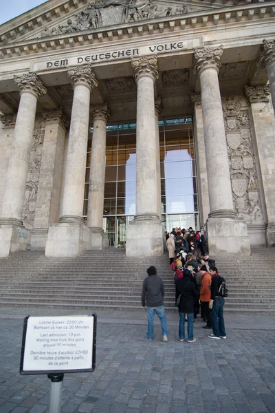 Warteschlange Vor Dem Reichstag — Stock Fotó