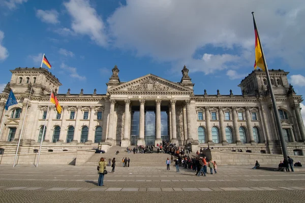 Stürzender Reichstag — Stock fotografie