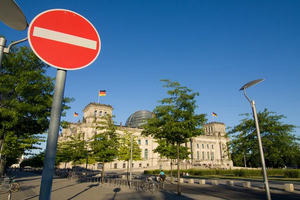 Reichstag tilosak — Stock Fotó