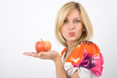 Junge frau mit einem apfel der el