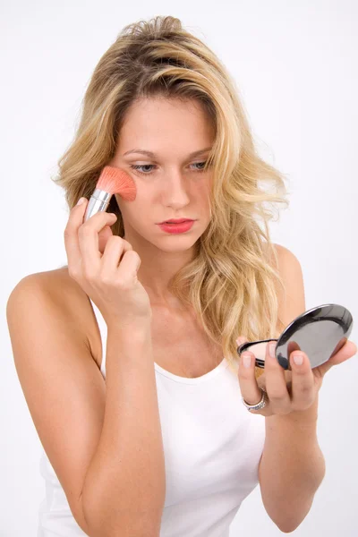 Ung Kvinna Tillämpa Makeup — Stockfoto