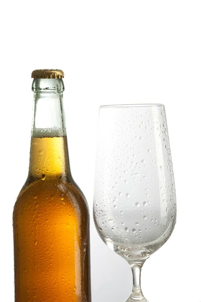 Bierflasche und leeres Glas — Stock Photo, Image