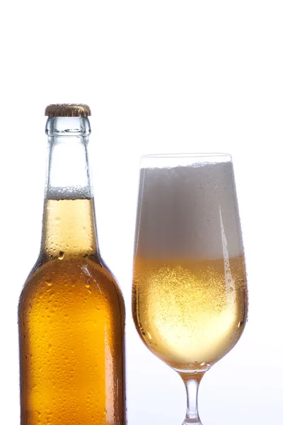 Bier und Flasche — Stock Photo, Image