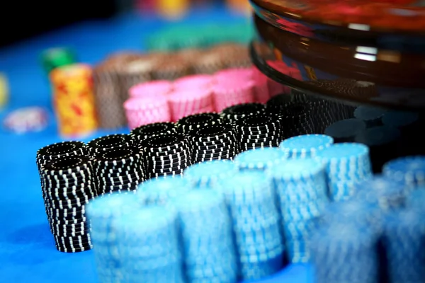 Фішки казино — стокове фото
