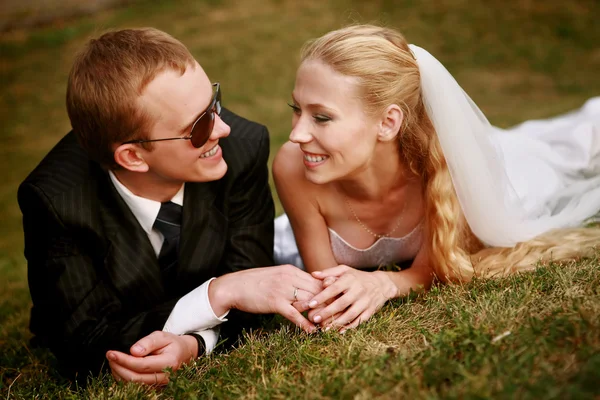 Sposa e sposo — Foto Stock