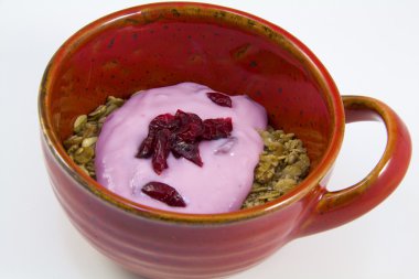 kase, granola, yoğurt ve craberries