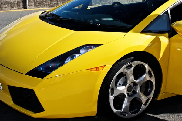 Frontansicht Eines Gelben Sportwagens — Stockfoto