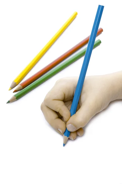 子供の手は青い鉛筆を引く — ストック写真