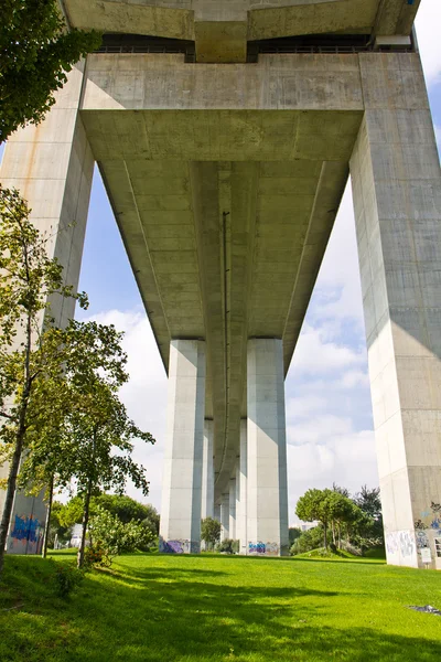 Vasco da Gama brug in Lissabon, Portugal — Stockfoto