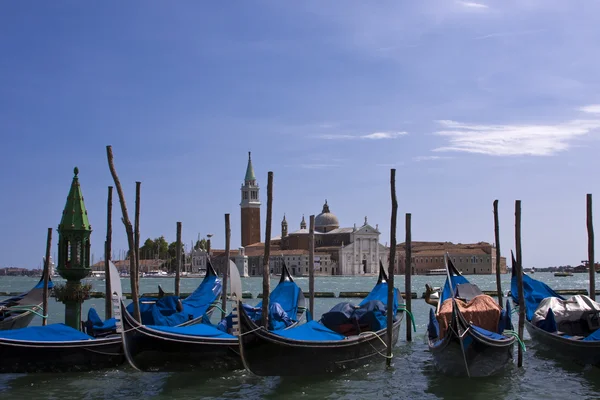 Gôndolas Atracadas Pelo Grande Canal Veneza Itália — Fotografia de Stock