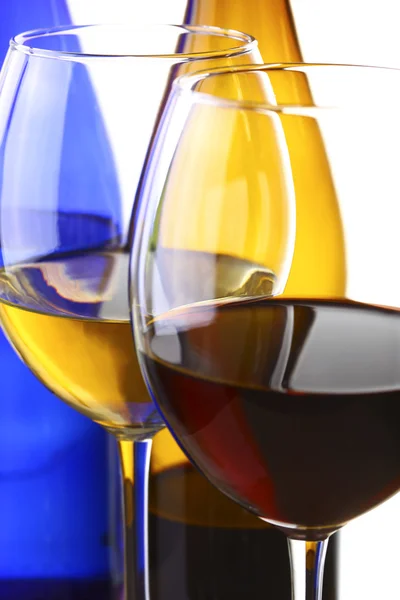Şarap Şişeleri Kırmızı Beyaz Şarap Ile Cam — Stok fotoğraf