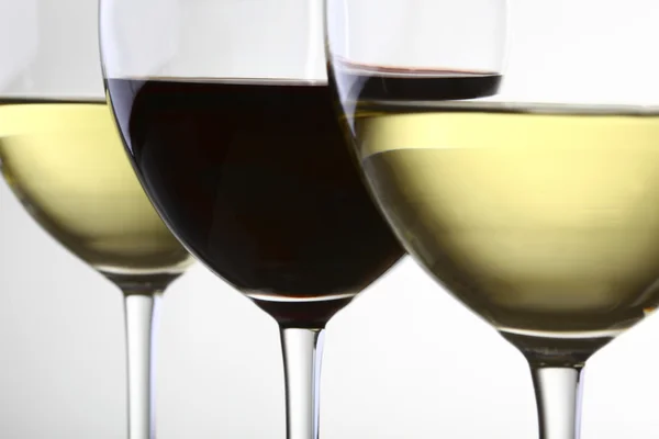Ποτήρια Κρασί Που Απομονώνονται Λευκό — Φωτογραφία Αρχείου