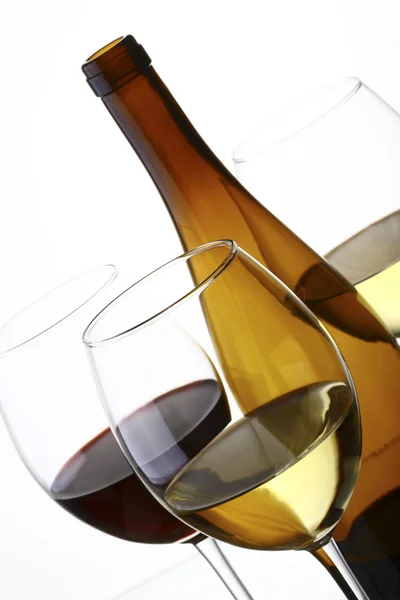 Μπουκάλι Κρασί Και Γυαλί Κόκκινο Και Λευκό Κρασί — Φωτογραφία Αρχείου