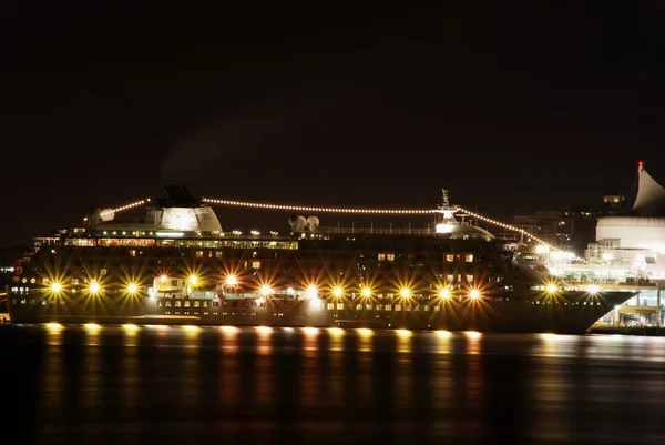Cruise şehir merkezinin manzarasına vancouver — Stok fotoğraf