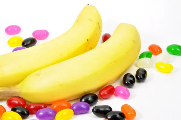 孤立的新鲜香蕉和 Candys — 图库照片