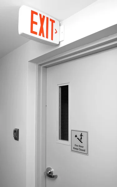 Exit tecken för trappa — Stockfoto