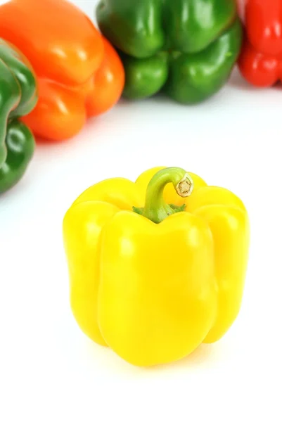 Padrão de pimentas frescas coloridas — Fotografia de Stock