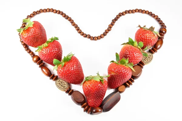 Verse aardbeien gemaakt hart vorm — Stockfoto